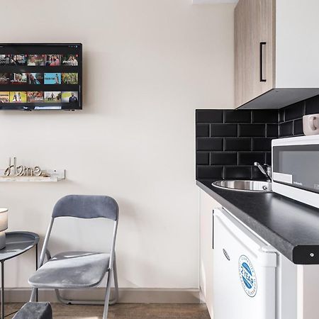 Serviced Ensuite Modern Studio - Sleeps 2 - Near Wembley Stadium - Good Transport Link To Central London - Harrow Ha3 Hatch End Экстерьер фото