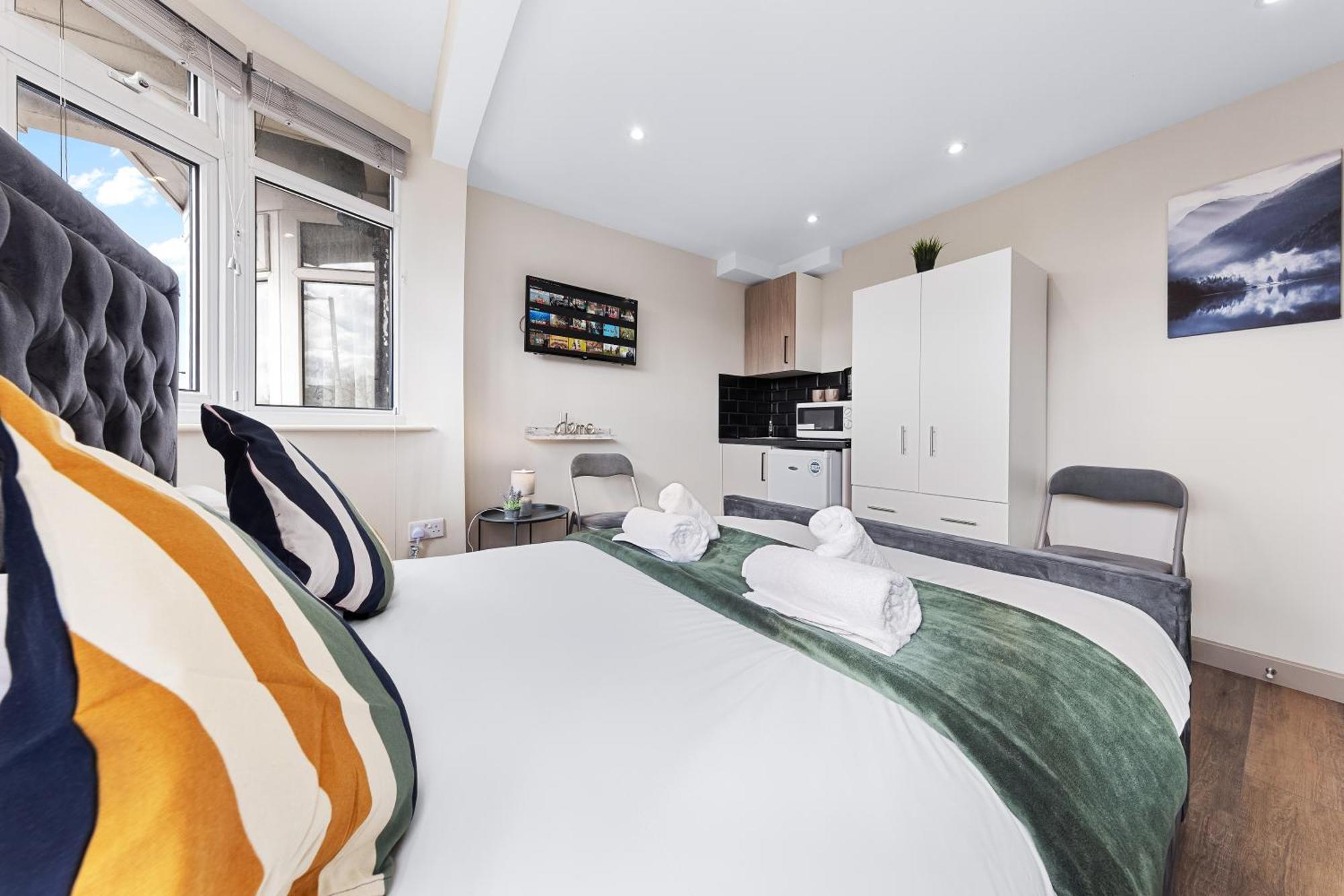 Serviced Ensuite Modern Studio - Sleeps 2 - Near Wembley Stadium - Good Transport Link To Central London - Harrow Ha3 Hatch End Экстерьер фото