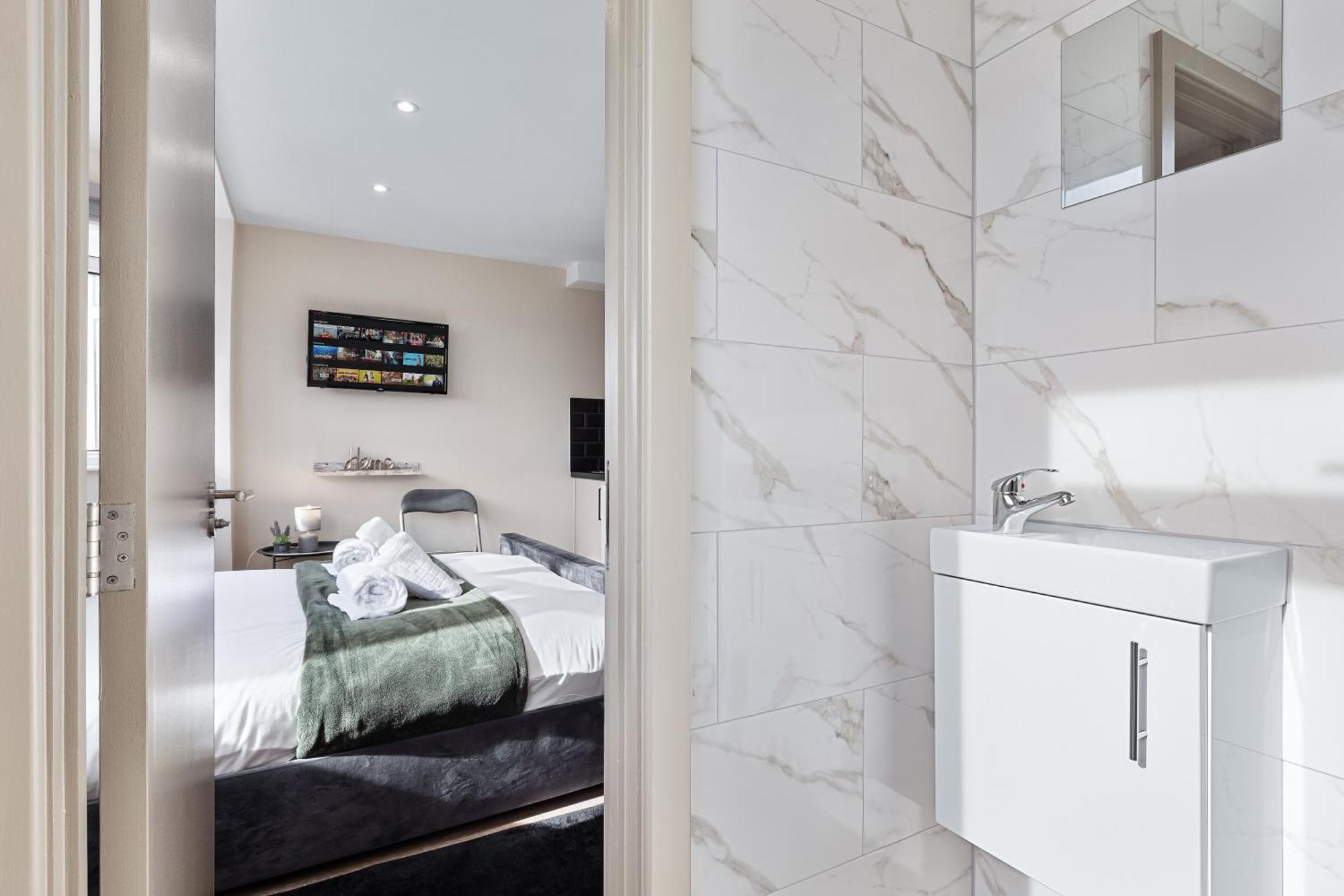 Serviced Ensuite Modern Studio - Sleeps 2 - Near Wembley Stadium - Good Transport Link To Central London - Harrow Ha3 Hatch End Экстерьер фото