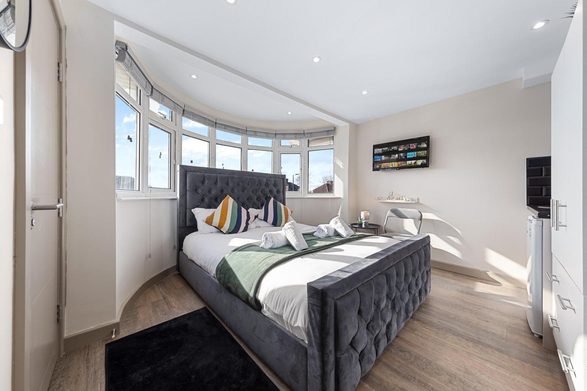 Serviced Ensuite Modern Studio - Sleeps 2 - Near Wembley Stadium - Good Transport Link To Central London - Harrow Ha3 Hatch End Экстерьер фото