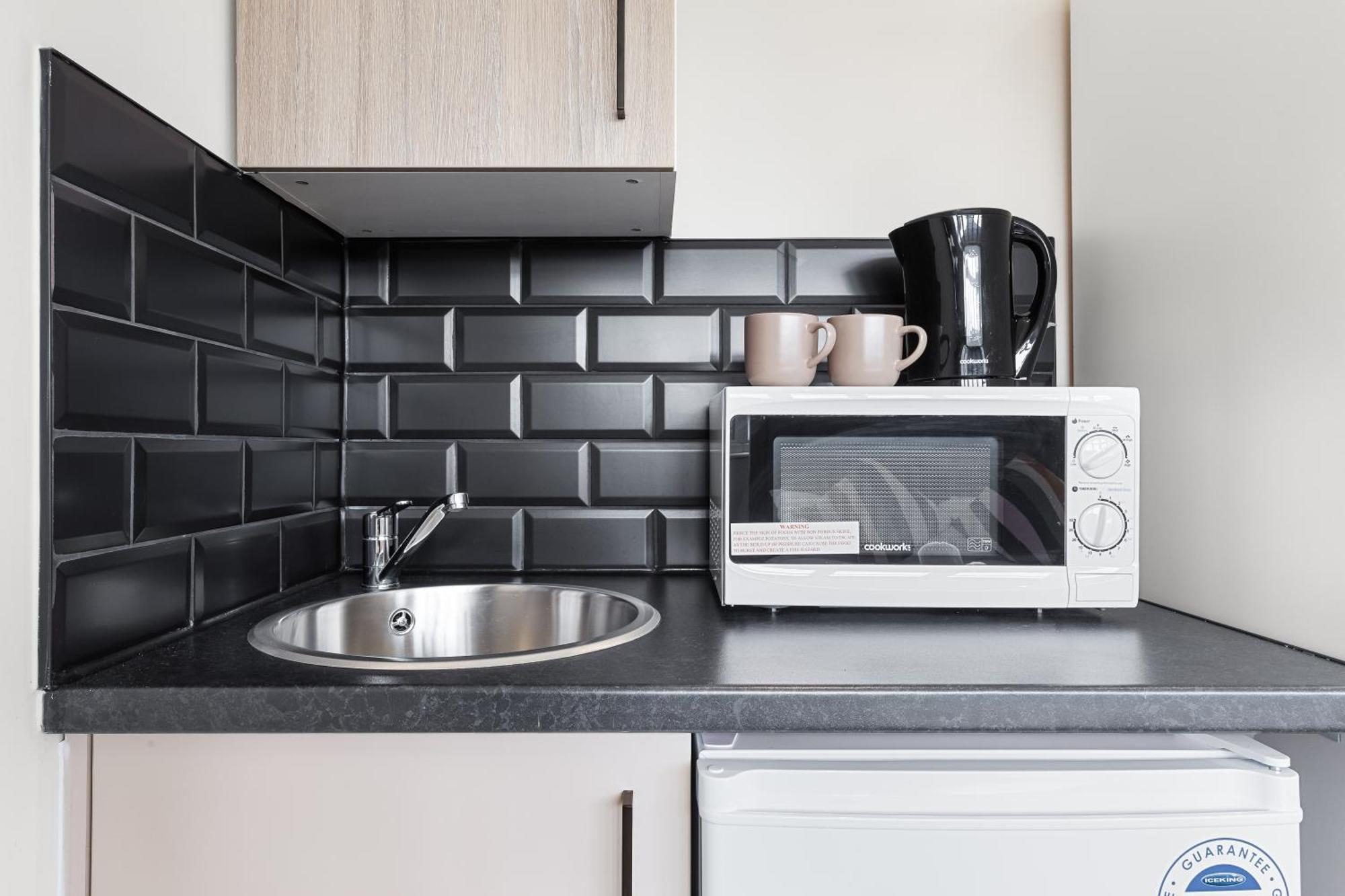 Serviced Ensuite Modern Studio - Sleeps 2 - Near Wembley Stadium - Good Transport Link To Central London - Harrow Ha3 Hatch End Экстерьер фото