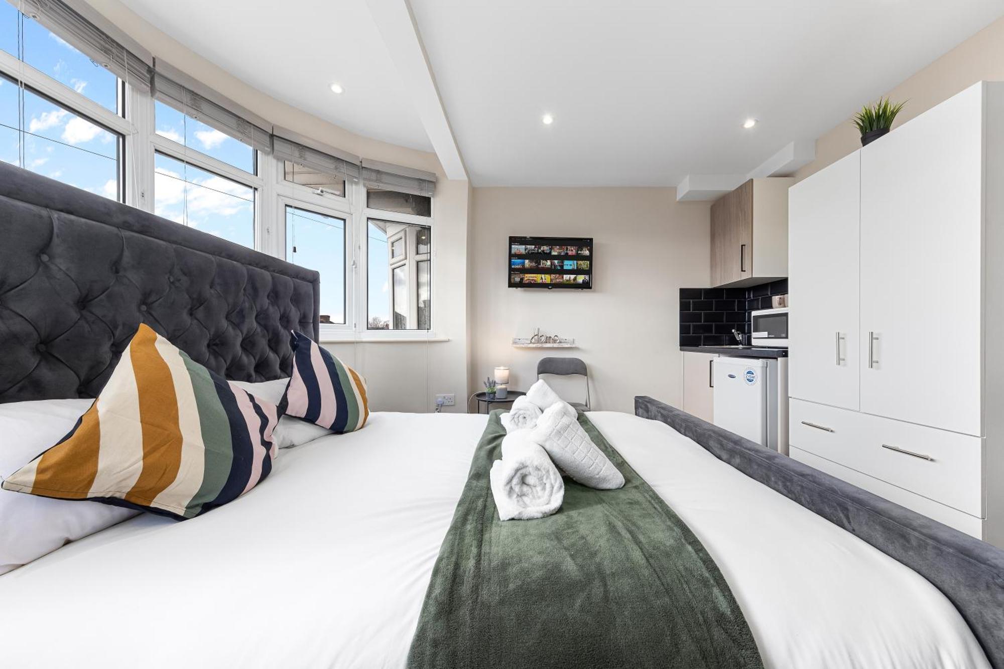 Serviced Ensuite Modern Studio - Sleeps 2 - Near Wembley Stadium - Good Transport Link To Central London - Harrow Ha3 Hatch End Экстерьер фото